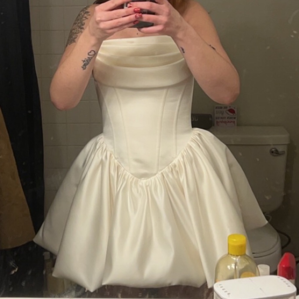 Elegant Cream Strapless Dress - Picture 2 of 4